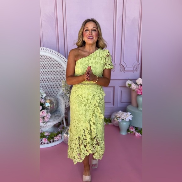 JUST ME Lime Crochet Lace One Shoulder Short Sleeve Midi Dress Just Me Sz. Large - Picture 4 of 13